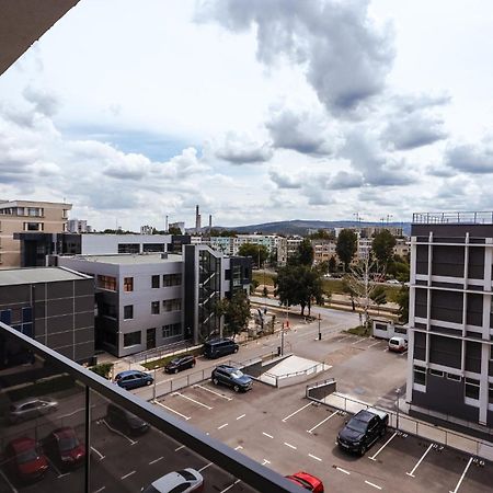 Q Apartament Near Palas Mall Iasi Exterior foto